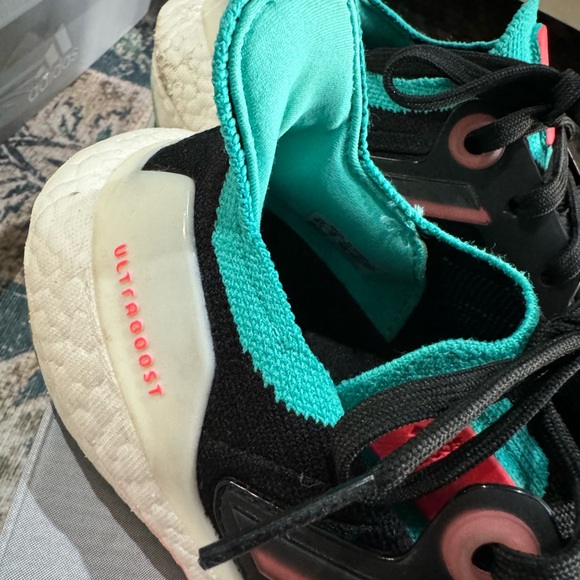 Adidas Boost 22 - Picture 2 of 5